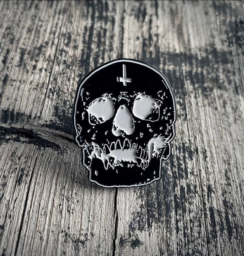 Black Skull Inverted Cross - PIN