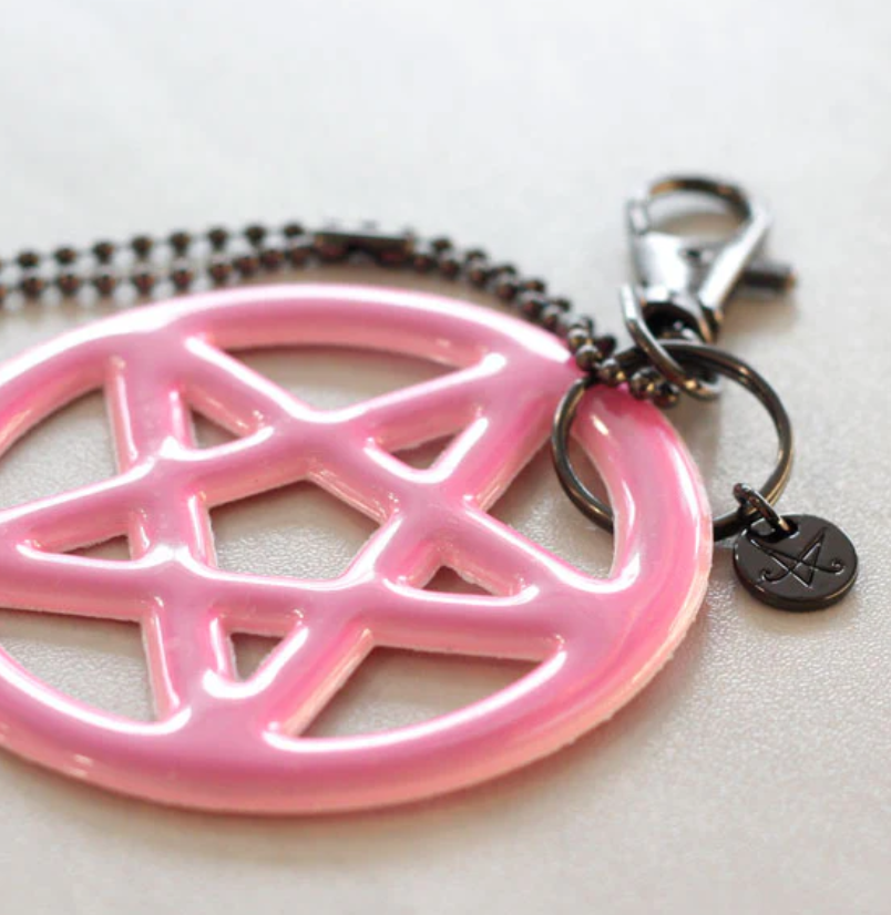 Black or pink pentagram reflector