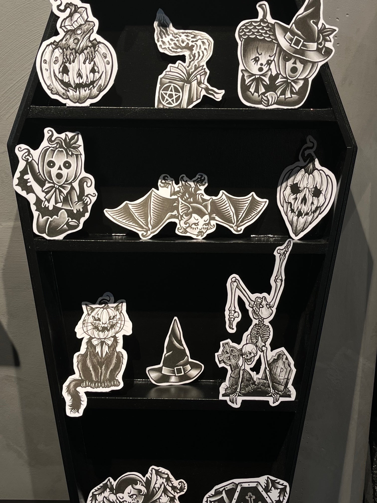 KRAVLENISSER ("shelf elves")