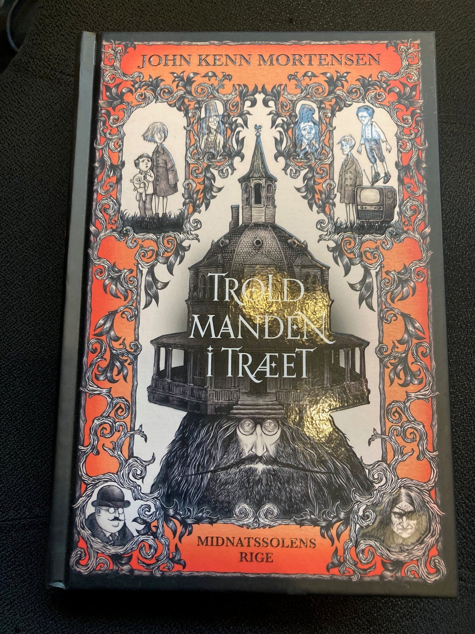 Midnatssolens rige 1: Troldmanden i træet