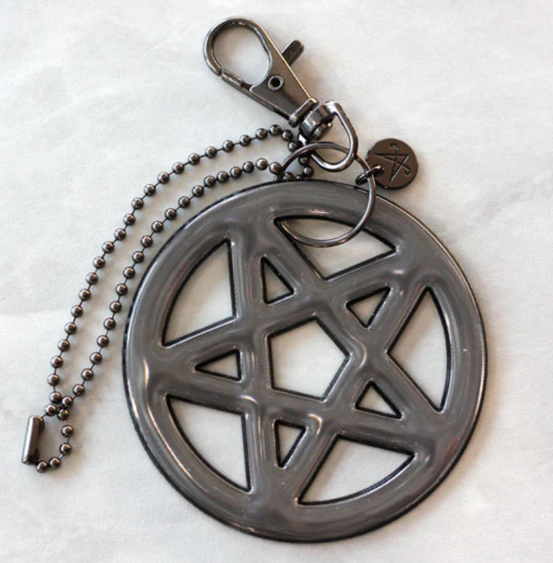 Black or pink pentagram reflector