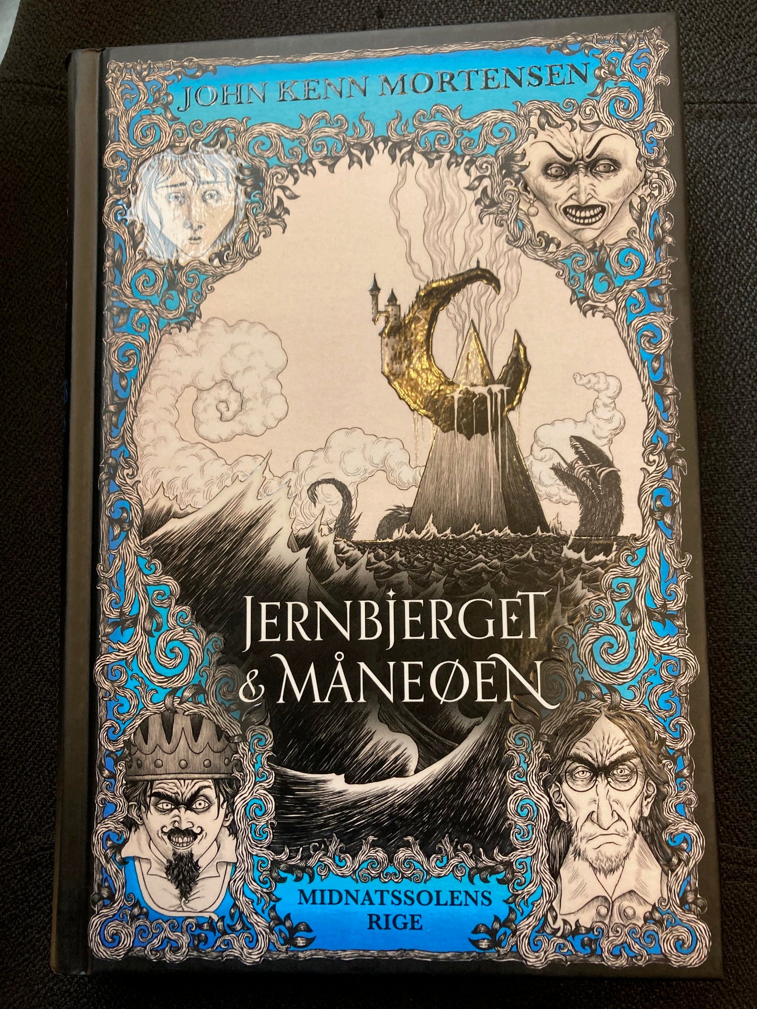 Midnatssolens Rige 2: Jernbjerget og måneøen