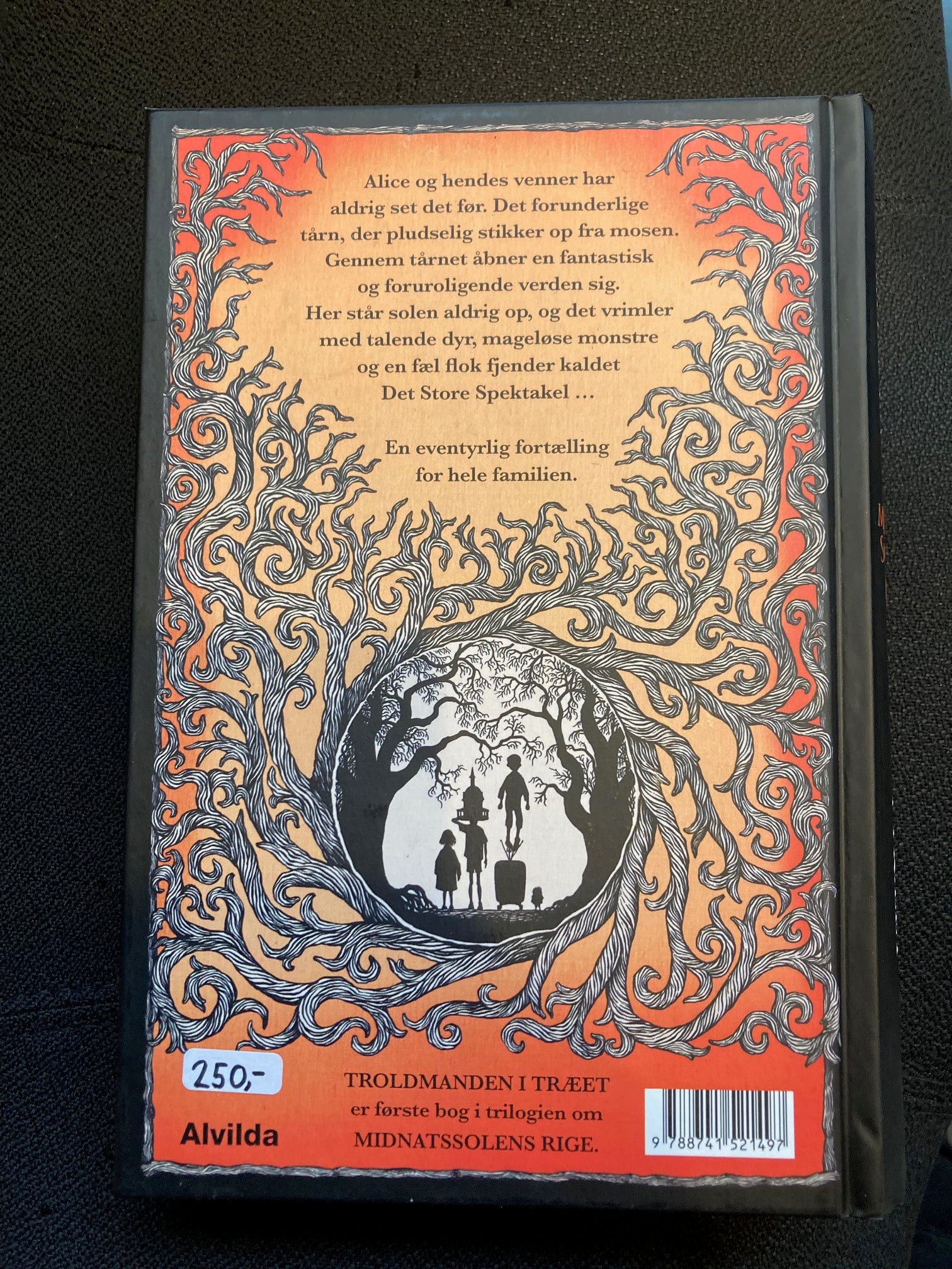 Midnatssolens rige 1: Troldmanden i træet