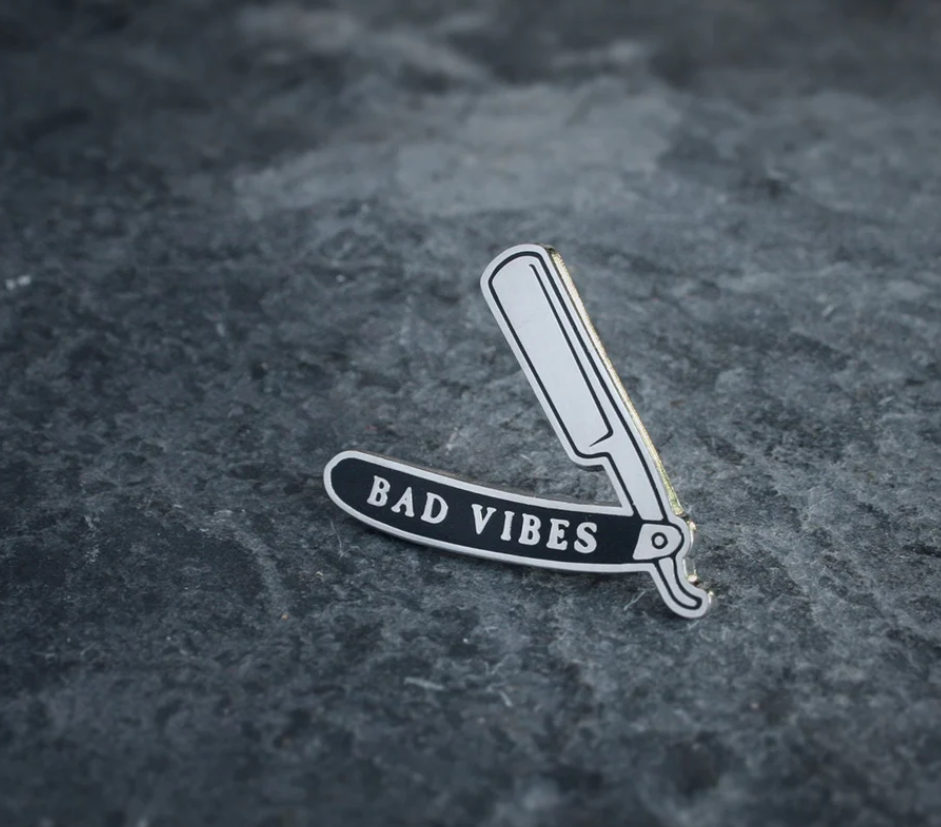 Bad vibes straight razor, classic - PIN